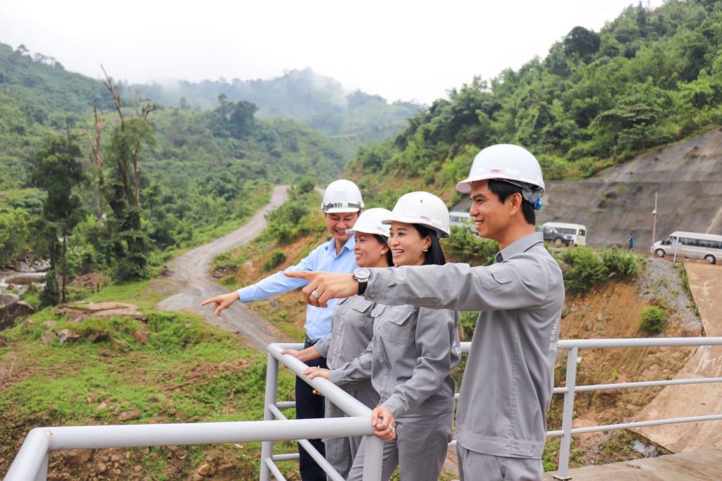 Team Building Vong Tay Nam Tien 2
